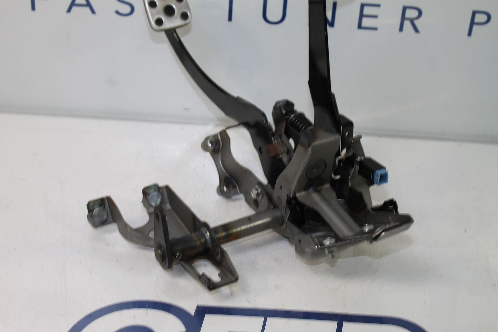 1519 SUBARU WRX STI PEDAL CAGE BOX CLUTCH BRAKE PEDALS ASSEMBLY